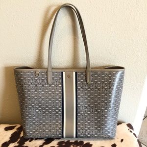 EUC Tory Burch Gemini link tote French gray